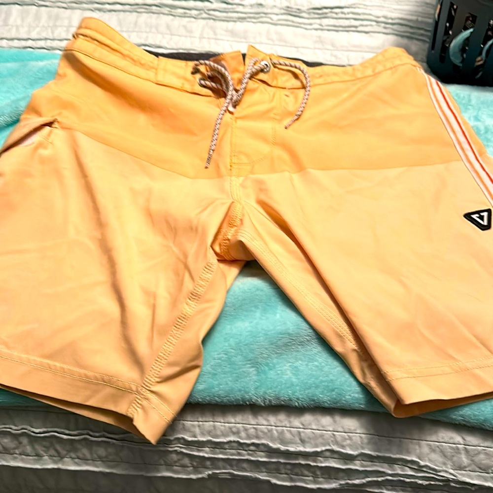 Vissla upcycle coconut poly stretch short